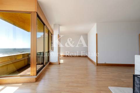 Apartamento T3+1 com vistas mar, na Foz