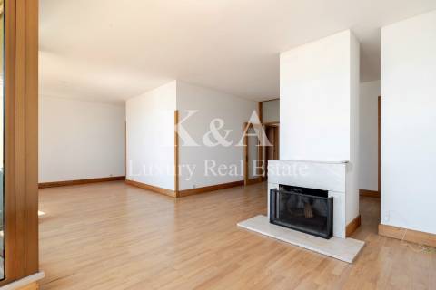 Apartamento T3+1 com vistas mar, na Foz