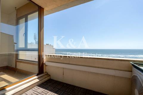Apartamento T3+1 com vistas mar, na Foz