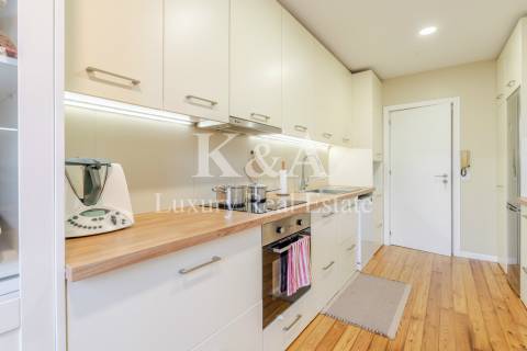 Apartamento T3 com localização privilegiada, na Foz.