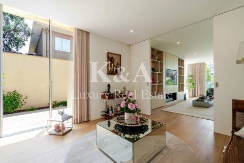 Moradia T4 de Arquitetura Contemporânea com Jardim e Piscina na zona do Parque da Cidade, na Foz