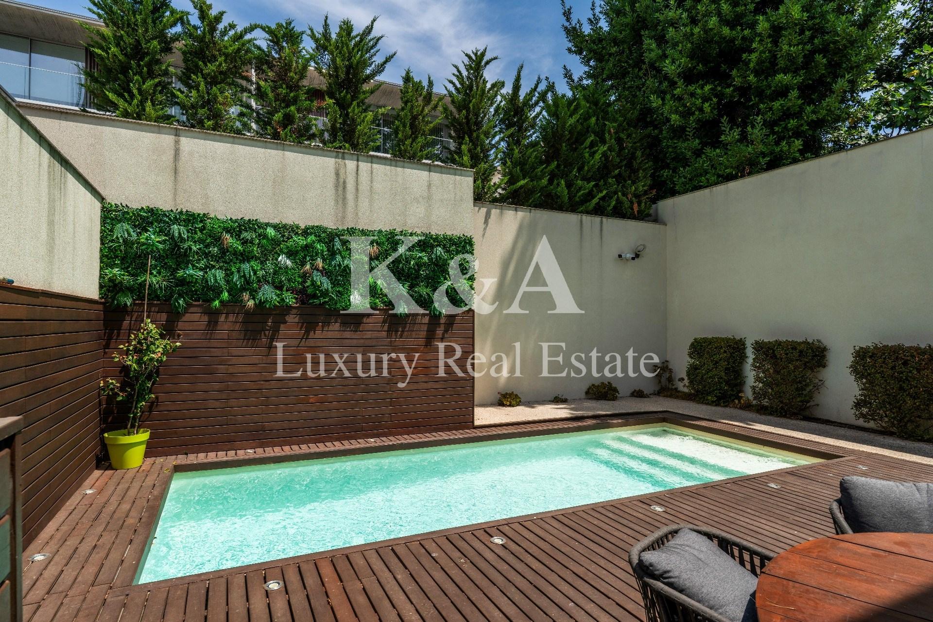 Moradia T4 de Arquitetura Contemporânea com Jardim e Piscina na zona do Parque da Cidade, na Foz