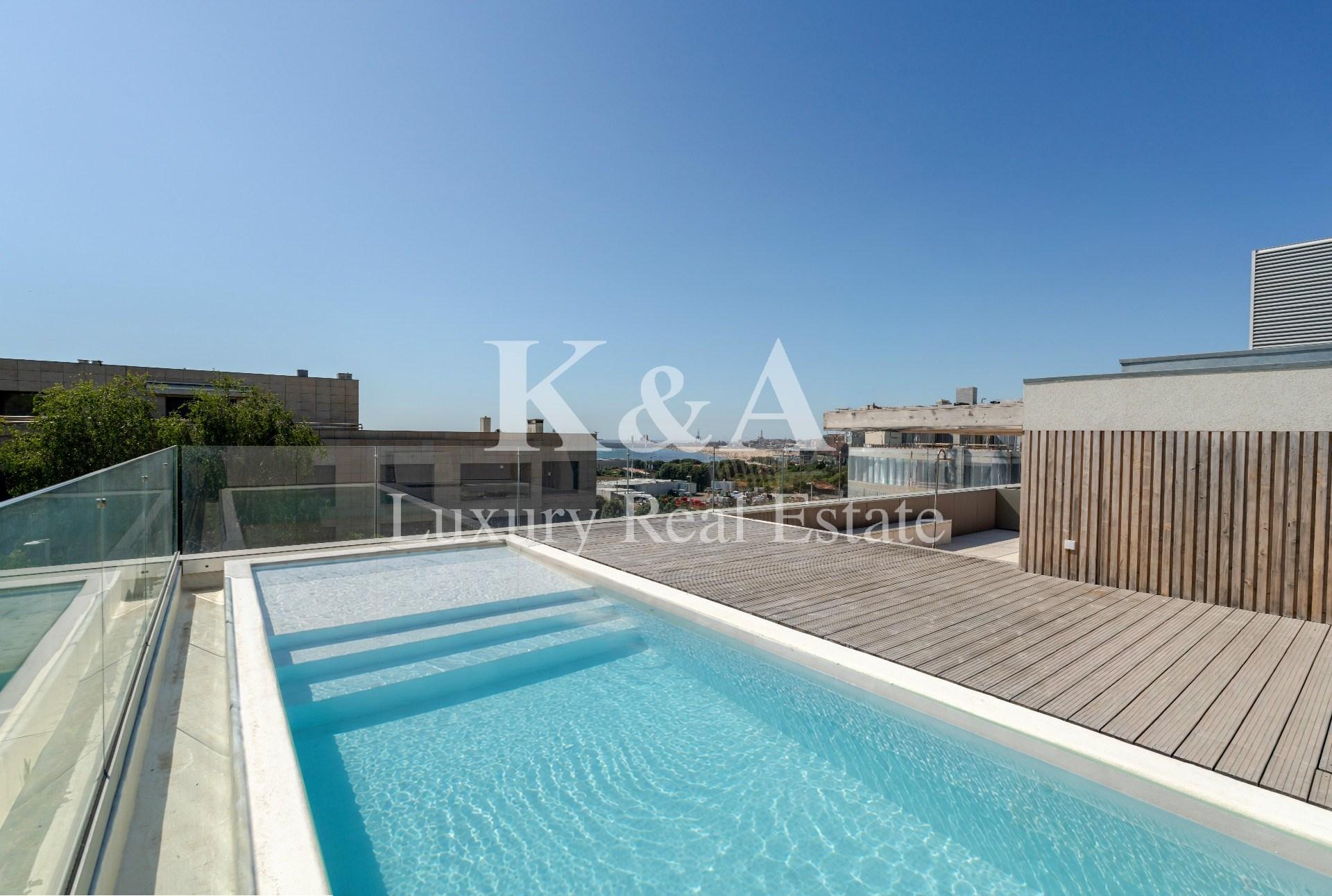 Penthouse T4+1 na Foz com piscina e Vista Mar