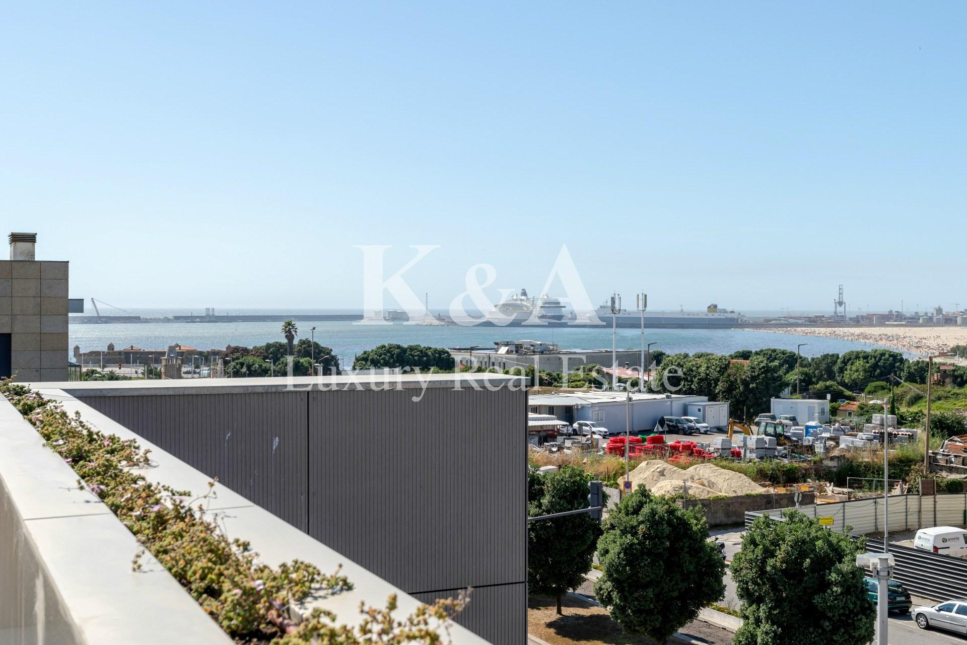 Penthouse T4+1 na Foz com piscina e Vista Mar
