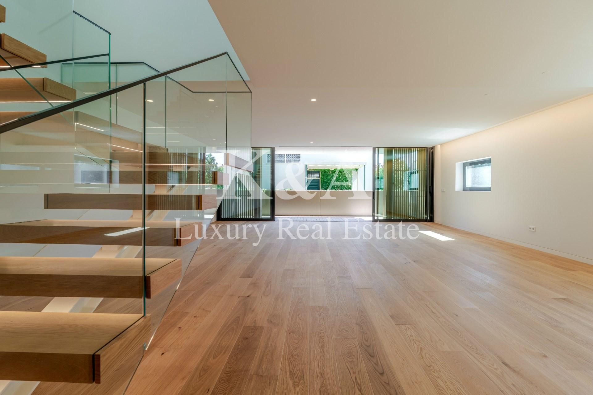 Penthouse T4+1 na Foz com piscina e Vista Mar