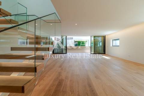 Penthouse T4+1 na Foz com piscina e Vista Mar