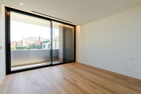 Penthouse T4+1 na Foz com piscina e Vista Mar