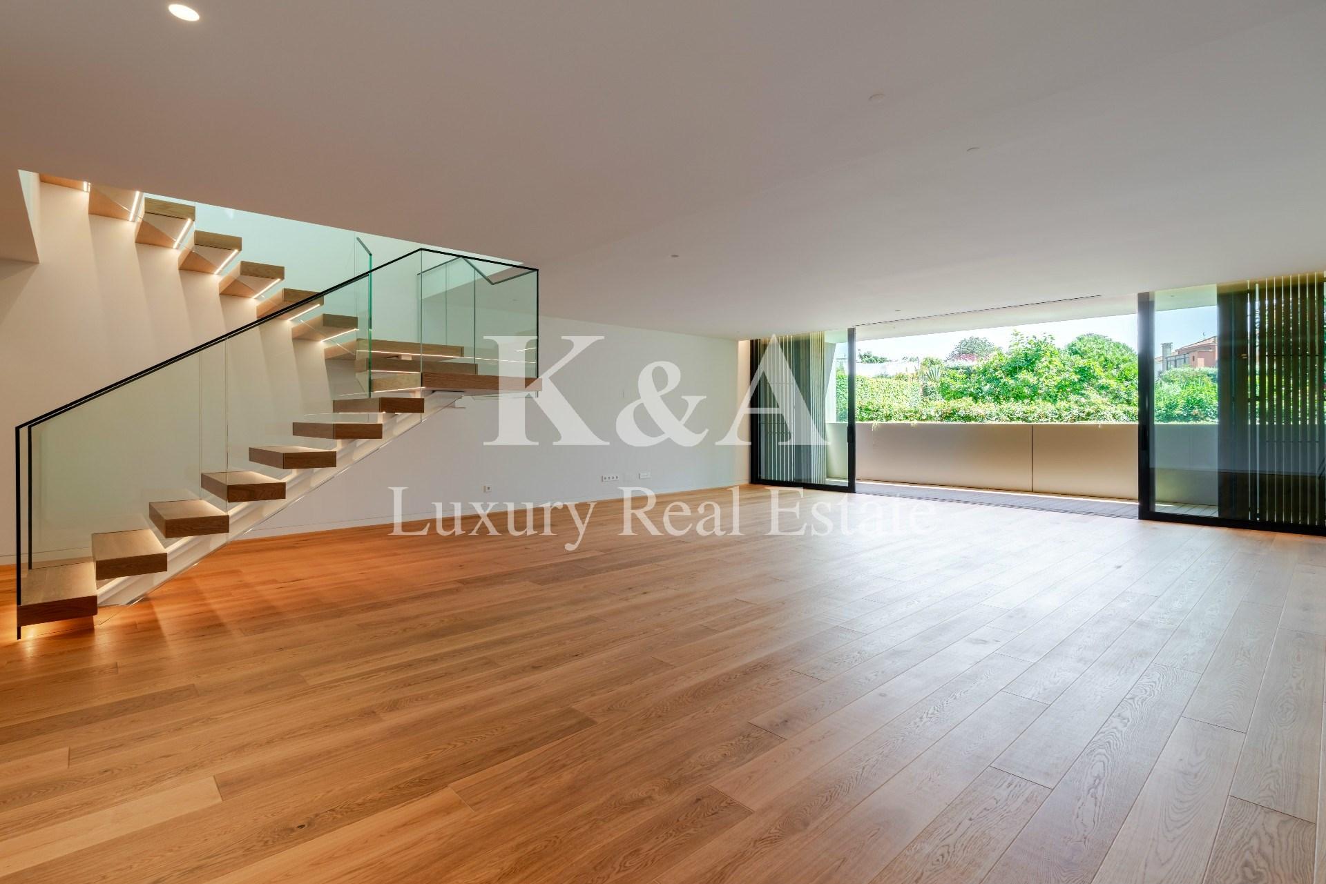 Penthouse T4+1 na Foz com piscina e Vista Mar