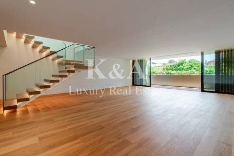 Penthouse T4+1 na Foz com piscina e Vista Mar