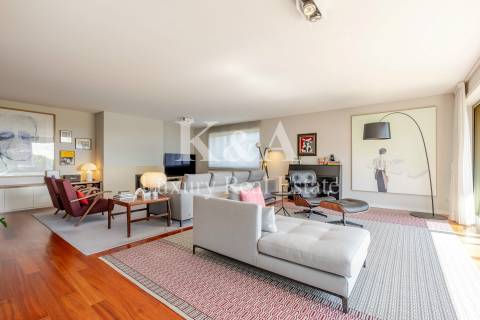 Apartamento T4 em Matosinhos Sul com varanda e vista mar.