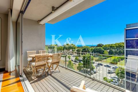 Apartamento T4 em Matosinhos Sul com varanda e vista mar.