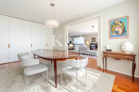 Apartamento T4 em Matosinhos Sul com varanda e vista mar.