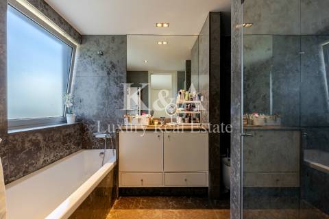 Apartamento T4 em Matosinhos Sul com varanda e vista mar.