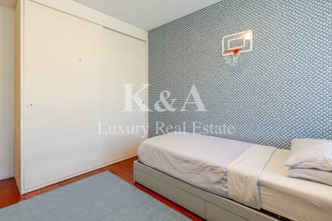 Apartamento T4 em Matosinhos Sul com varanda e vista mar.