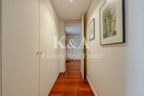 Apartamento T4 em Matosinhos Sul com varanda e vista mar.
