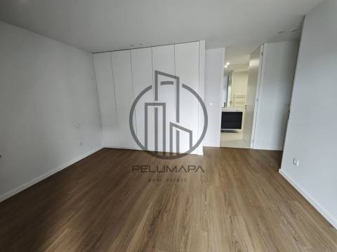 Apartamento T3 com garagem