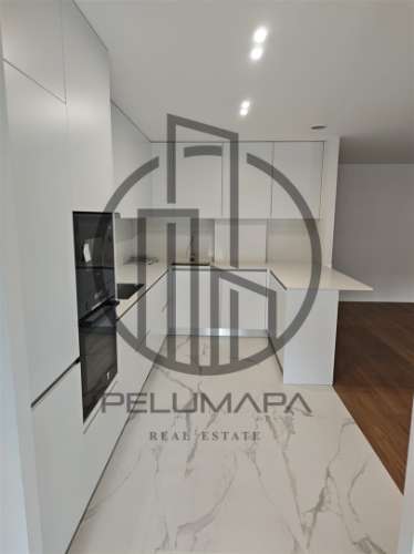 Apartamento T3 com garagem