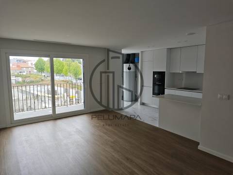 Apartamento T3 com garagem