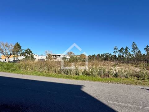 Terreno com projeto aprovado para 3 moradias térreas