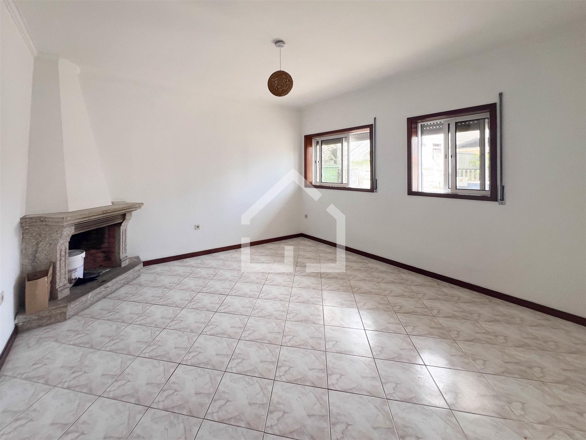 Apartamento T2 Arrendamento em Fiães,Santa Maria da Feira
