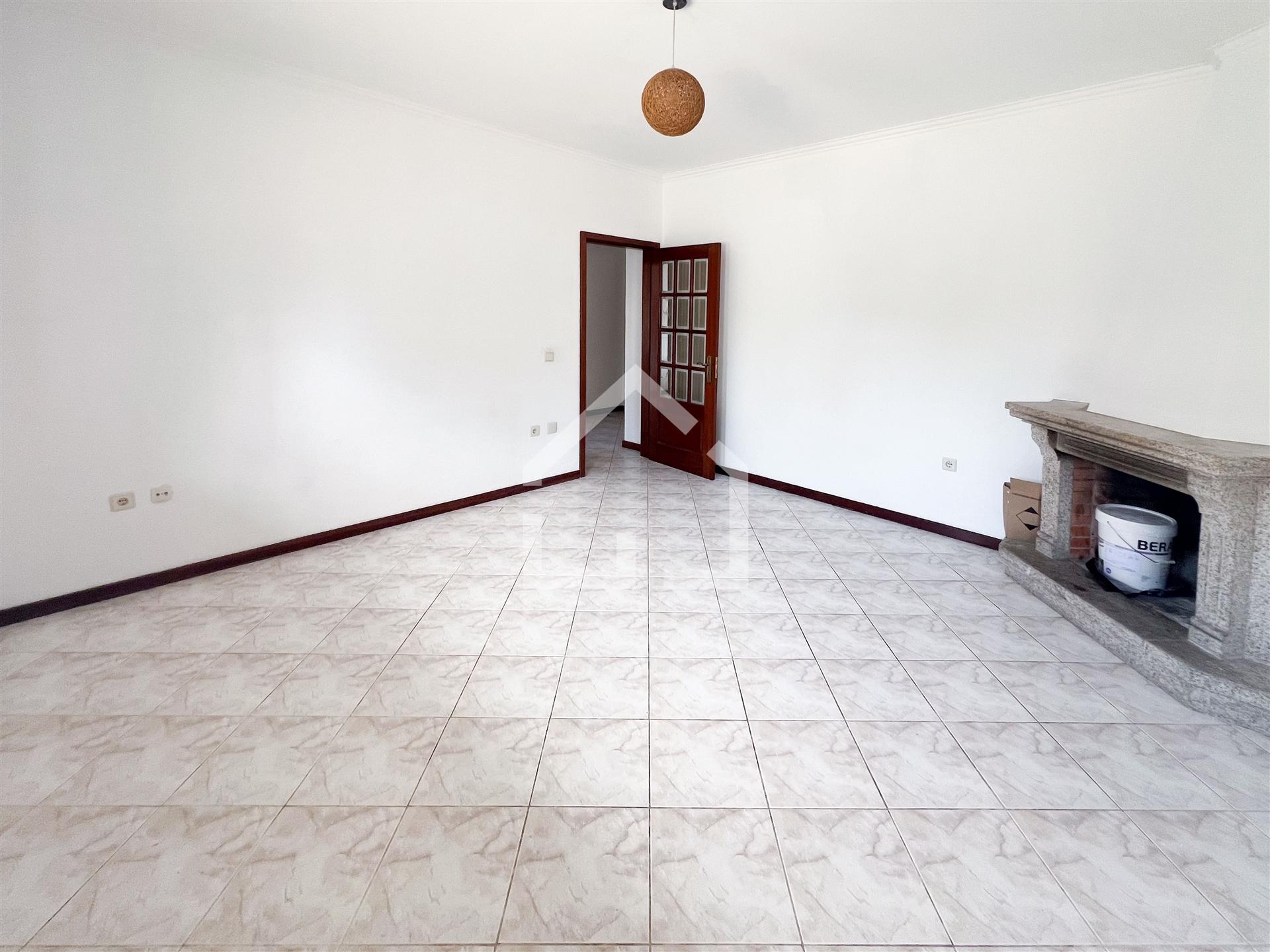 Apartamento T2 Arrendamento em Fiães,Santa Maria da Feira