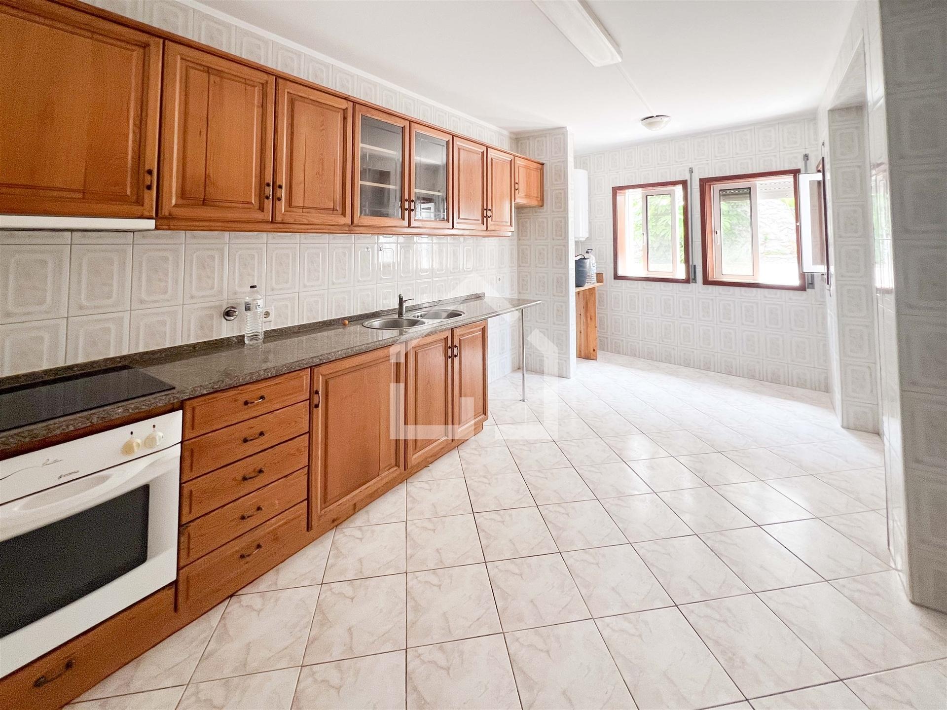 Apartamento T2 Arrendamento em Fiães,Santa Maria da Feira
