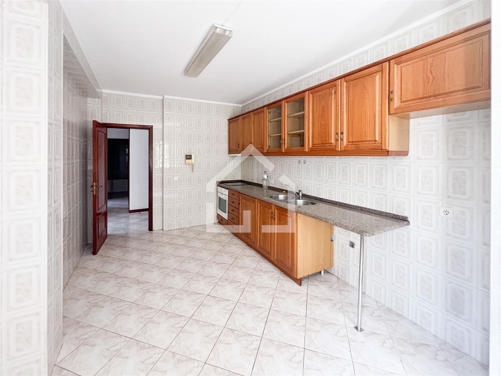 Apartamento T2 Arrendamento em Fiães,Santa Maria da Feira