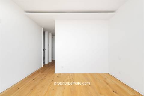 Penthouse T4 Nova com vistas fabulosas de Mar no coração de Espinho!