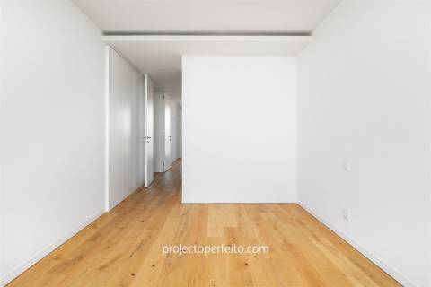 Penthouse T4 Nova com vistas fabulosas de Mar no coração de Espinho!