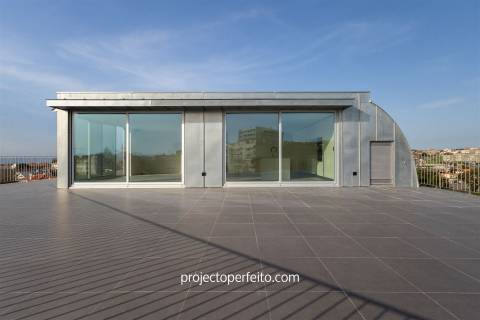 Penthouse de tipologia T4 com terraço de 160 metros quadrados.