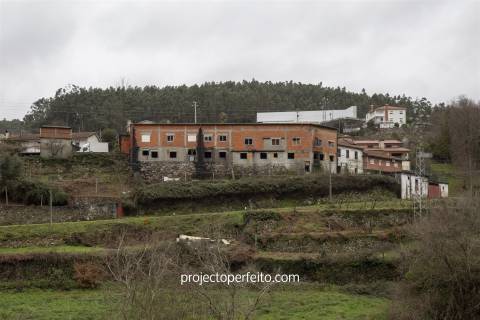 Armazém  Venda em Macieira de Cambra,Vale de Cambra