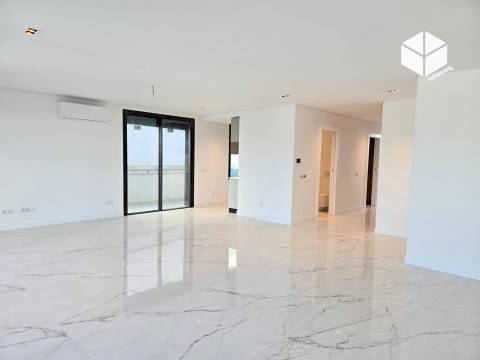 VISTA CIDADE E MAR, MORADIA M5 COM PISCINA EM BUARCOS