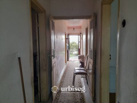 Moradia T3 com Terreno de 3112 m² no Centro do Paião, Oportunidade com Enorme Potencial
