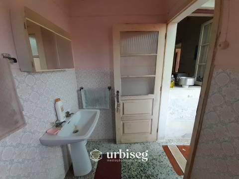 Moradia T3 com Terreno de 3112 m² no Centro do Paião, Oportunidade com Enorme Potencial