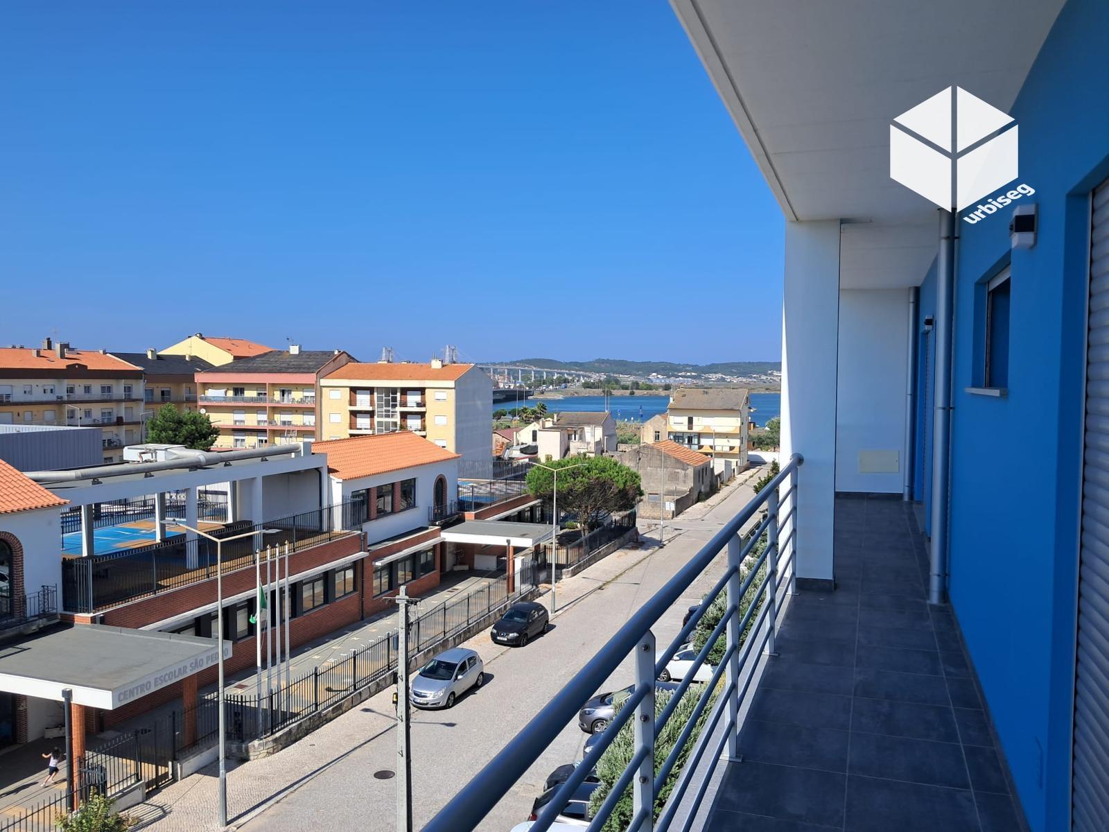 Apartamento T3 Novo na Gala | Rés do Chão com Garagem e Varandas