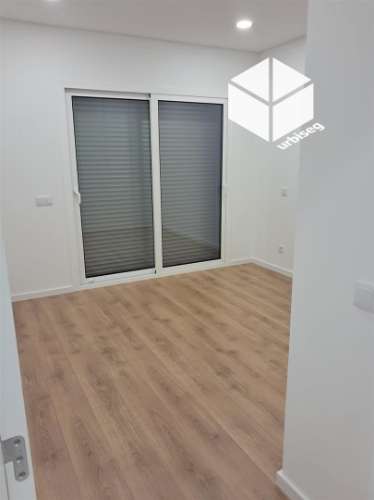 Apartamento T3 Novo na Gala | Rés do Chão com Garagem e Varandas
