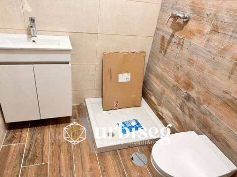 Apartamento T3 Novo com Terraço de 138m² | A 500m da Praia na Gala