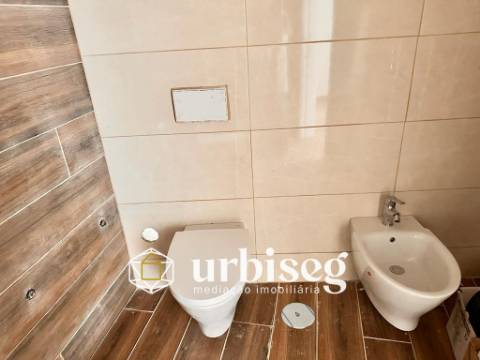 Apartamento T3 Novo na Gala | Garagem Box e Vista Rio e Mar