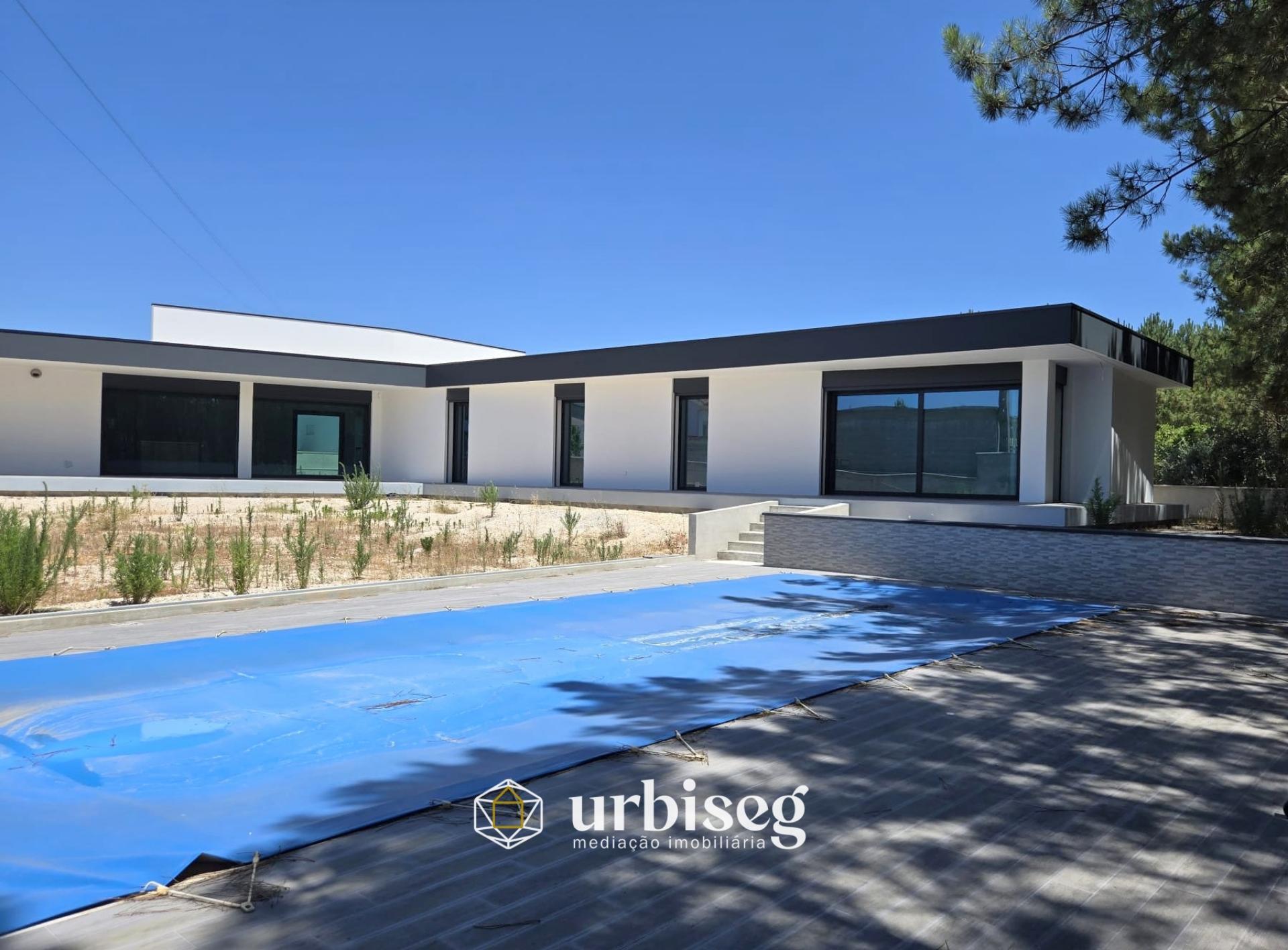 Moradia Térrea com Piscina em Outeiro da Ranha, Pombal | Urbiseg Imobiliária
