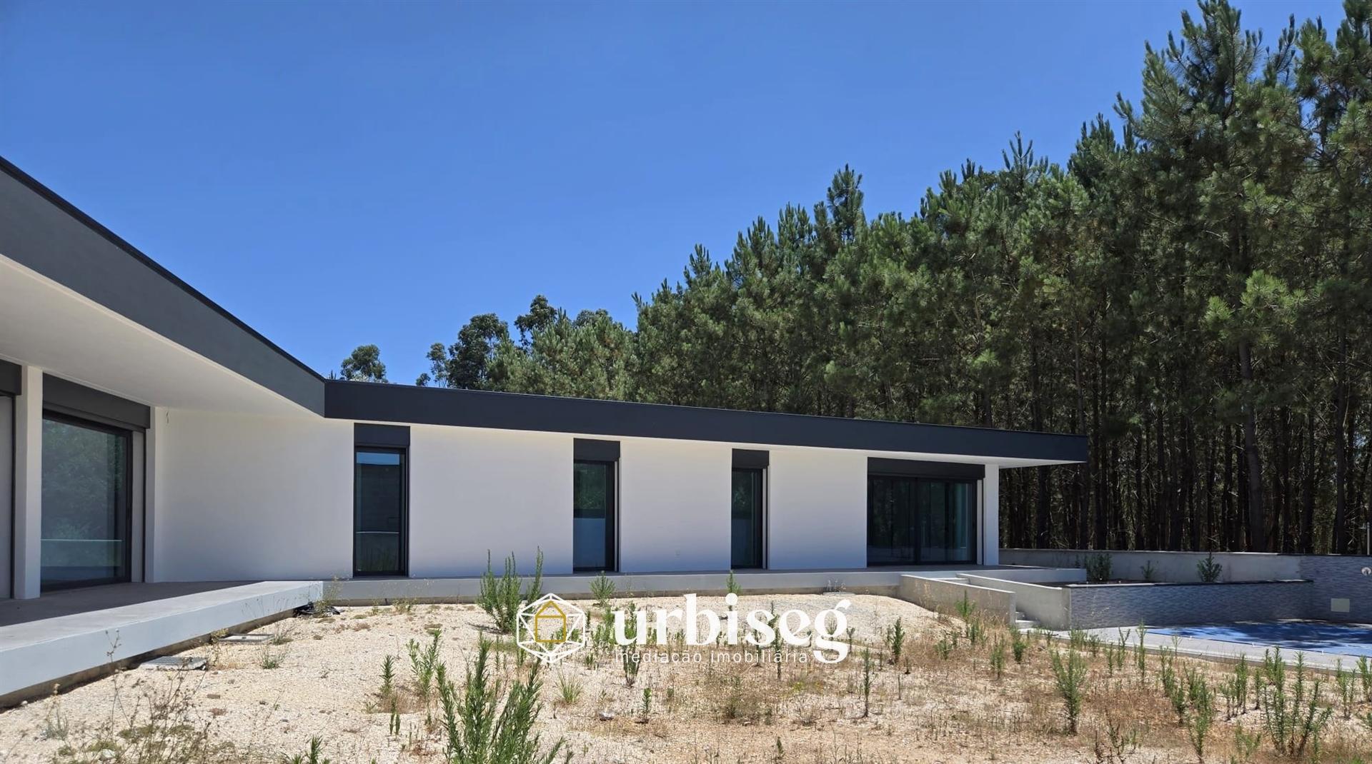 Moradia Térrea com Piscina em Outeiro da Ranha, Pombal | Urbiseg Imobiliária