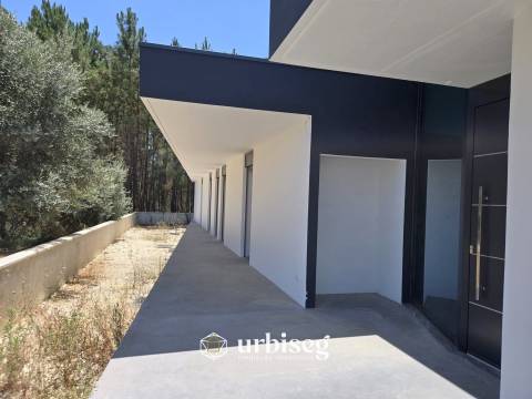 Moradia Térrea com Piscina em Outeiro da Ranha, Pombal | Urbiseg Imobiliária