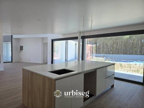 Moradia Térrea com Piscina em Outeiro da Ranha, Pombal | Urbiseg Imobiliária