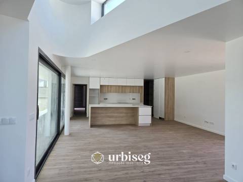Moradia Térrea com Piscina em Outeiro da Ranha, Pombal | Urbiseg Imobiliária
