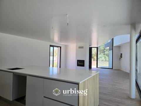 Moradia Térrea com Piscina em Outeiro da Ranha, Pombal | Urbiseg Imobiliária