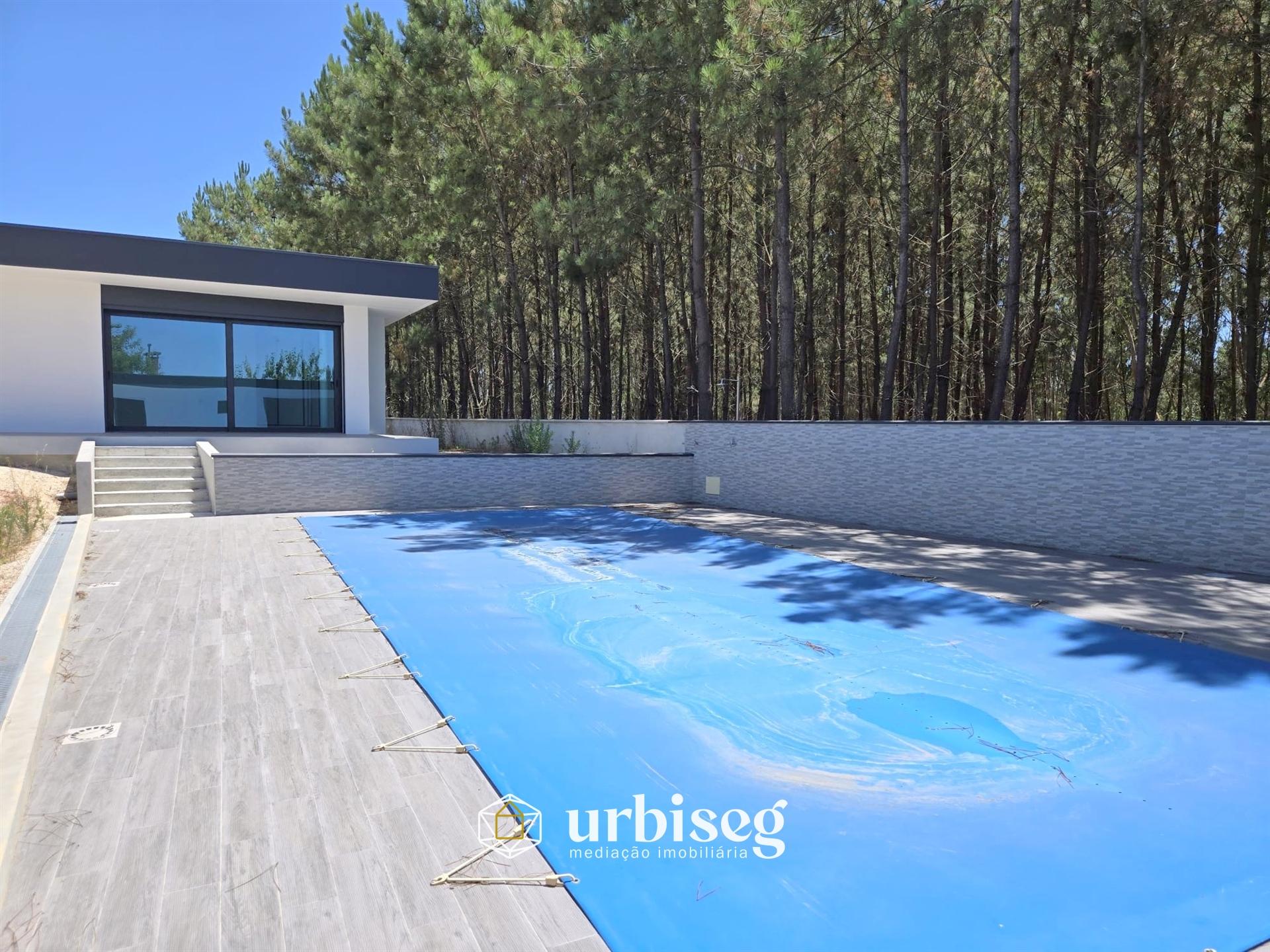 Moradia Térrea com Piscina em Outeiro da Ranha, Pombal | Urbiseg Imobiliária
