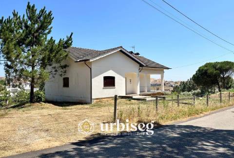 Quinta com Moradia T3 e Terreno em Buarcos | Urbiseg Imobiliária