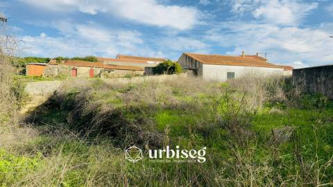 Propriedade com 757 m² para Reconversão entre Campo e Mar – Próximo da Figueira da Foz
