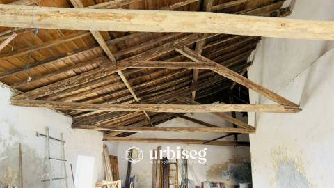 Propriedade com 757 m² para Reconversão entre Campo e Mar – Próximo da Figueira da Foz