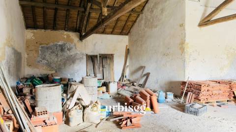 Propriedade com 757 m² para Reconversão entre Campo e Mar – Próximo da Figueira da Foz