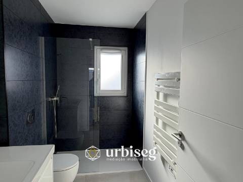 MORADIA NOVA A ESTREAR, CENTRO DA VILA DE QUIAIOS | FIGUEIRA DA FOZ